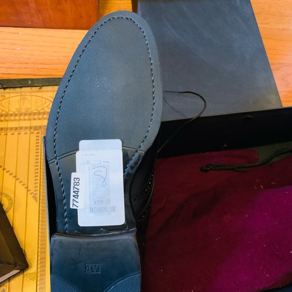 Size 8 - Picture 2 of 3